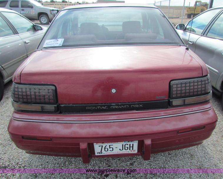 image for item G4473 1992 Pontiac Grand Prix LE