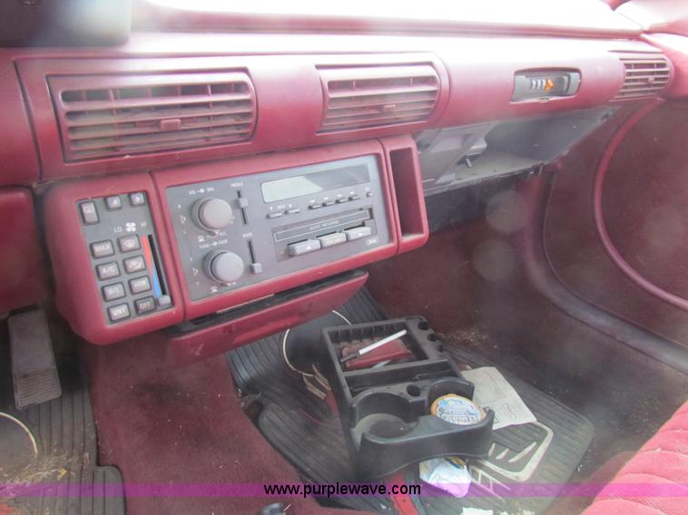 image for item G4473 1992 Pontiac Grand Prix LE