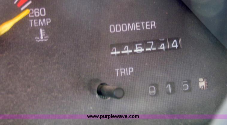 image for item G4473 1992 Pontiac Grand Prix LE