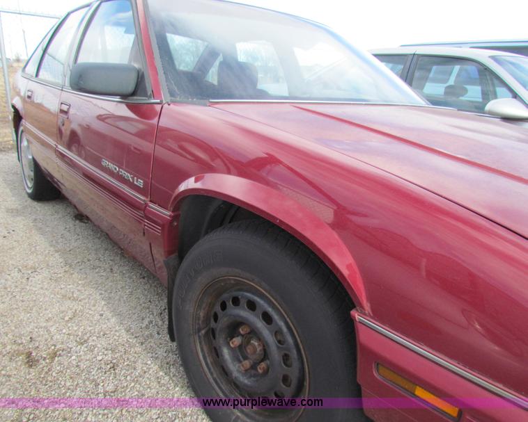 image for item G4473 1992 Pontiac Grand Prix LE