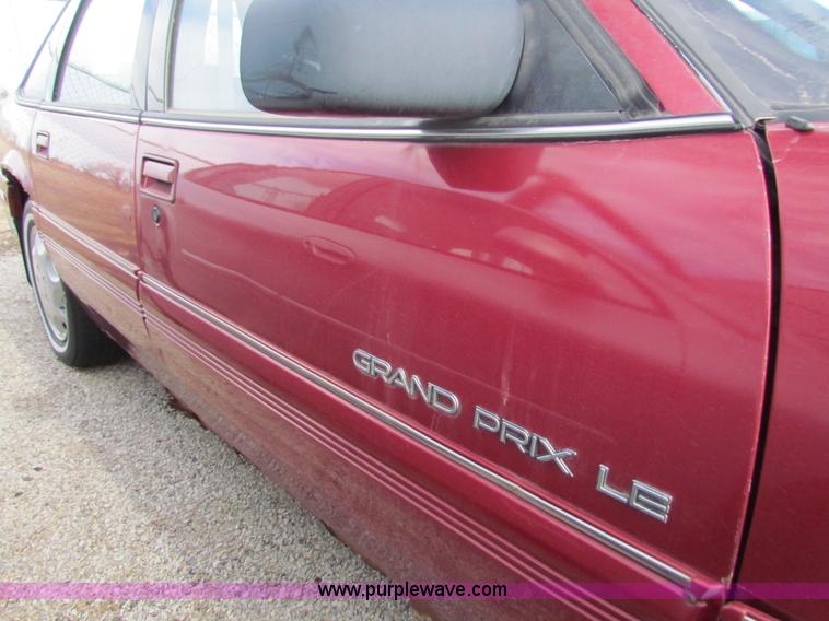 image for item G4473 1992 Pontiac Grand Prix LE