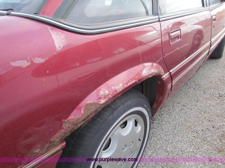 image for item G4473 1992 Pontiac Grand Prix LE