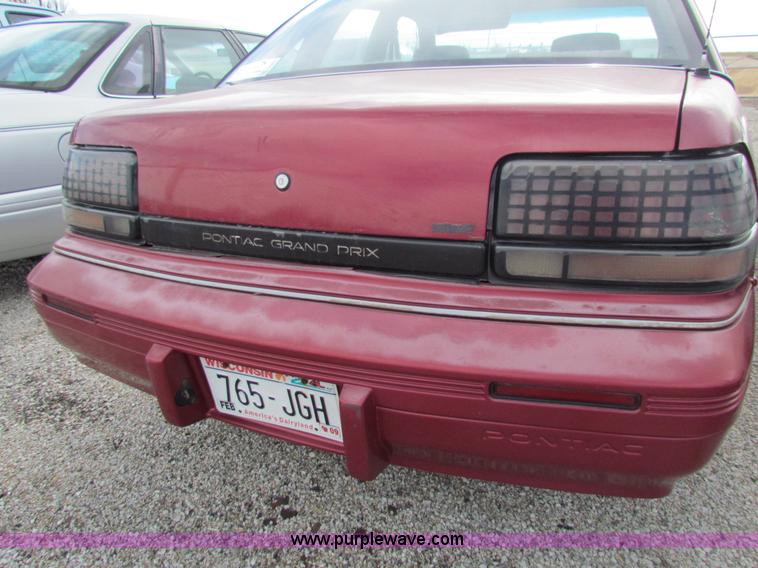 image for item G4473 1992 Pontiac Grand Prix LE