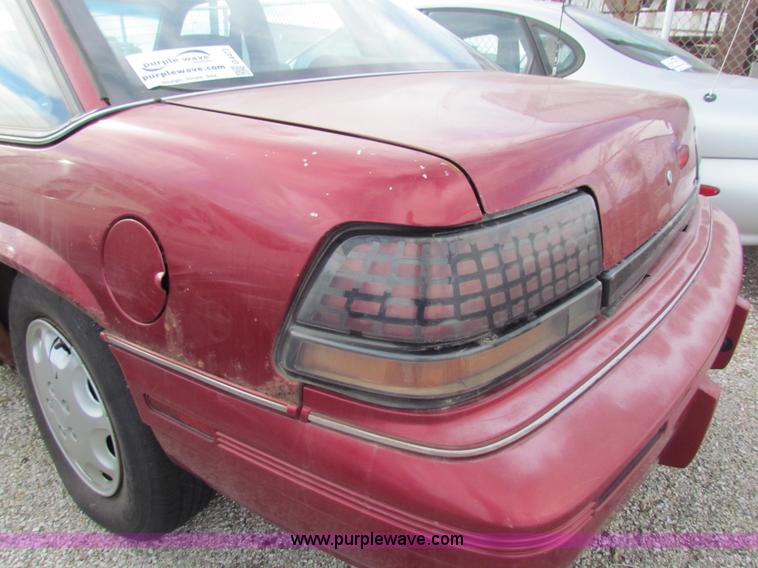 image for item G4473 1992 Pontiac Grand Prix LE