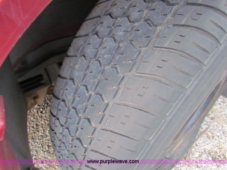 image for item G4473 1992 Pontiac Grand Prix LE