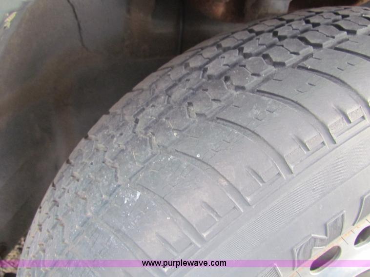 image for item G4473 1992 Pontiac Grand Prix LE