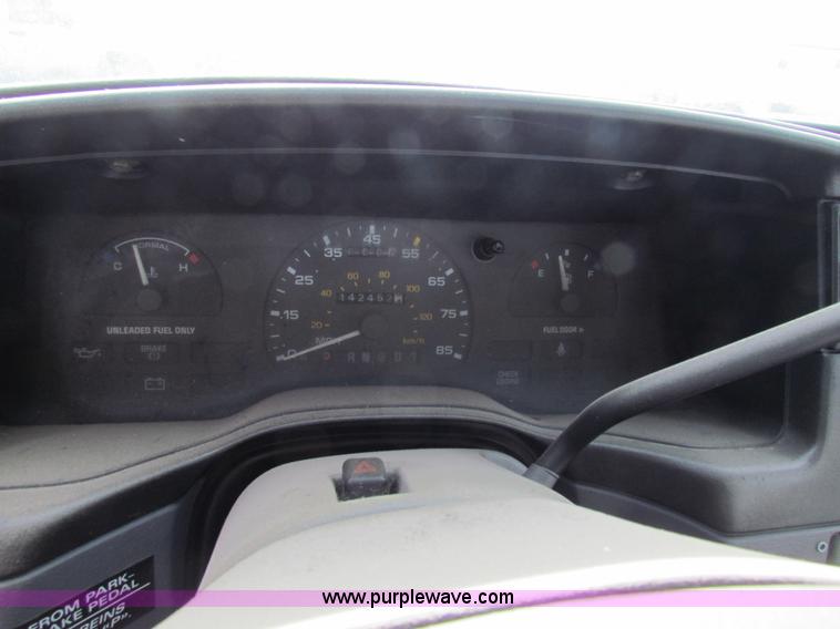 image for item G4474 1995 Ford Taurus