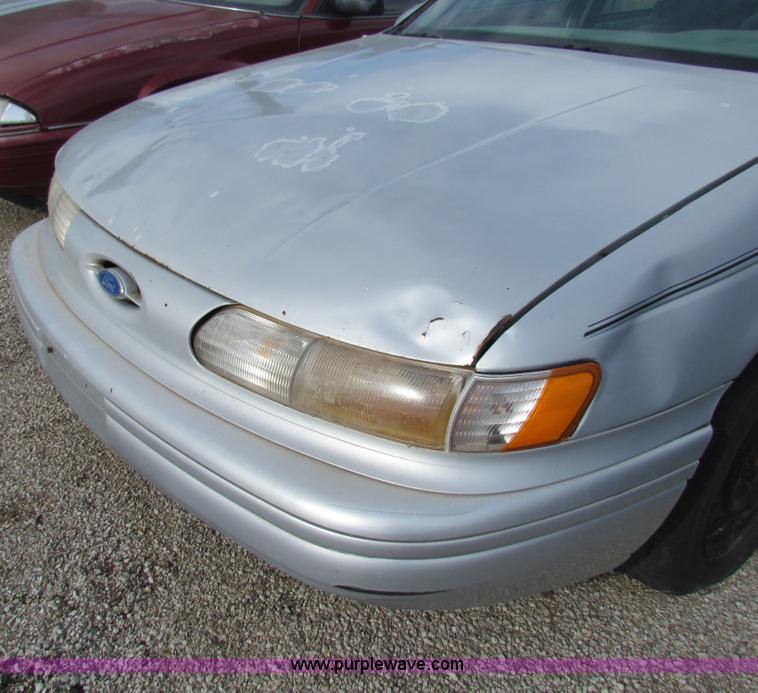 image for item G4474 1995 Ford Taurus