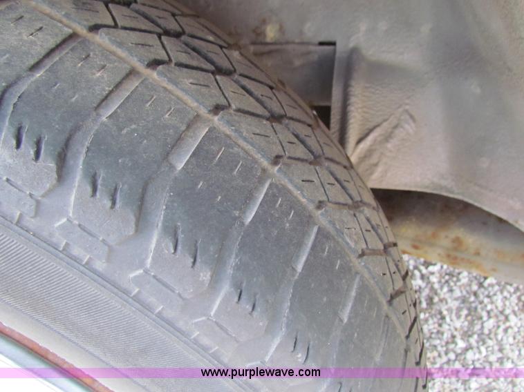 image for item G4474 1995 Ford Taurus