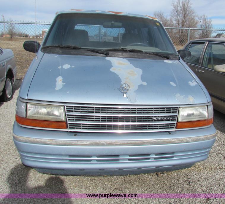 image for item G4475 1992 Plymouth Grand Voyager SE van