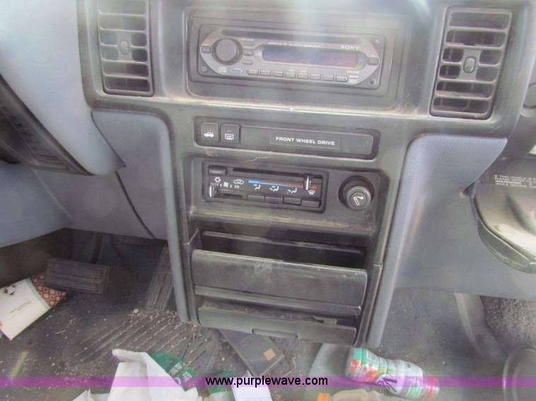 image for item G4475 1992 Plymouth Grand Voyager SE van