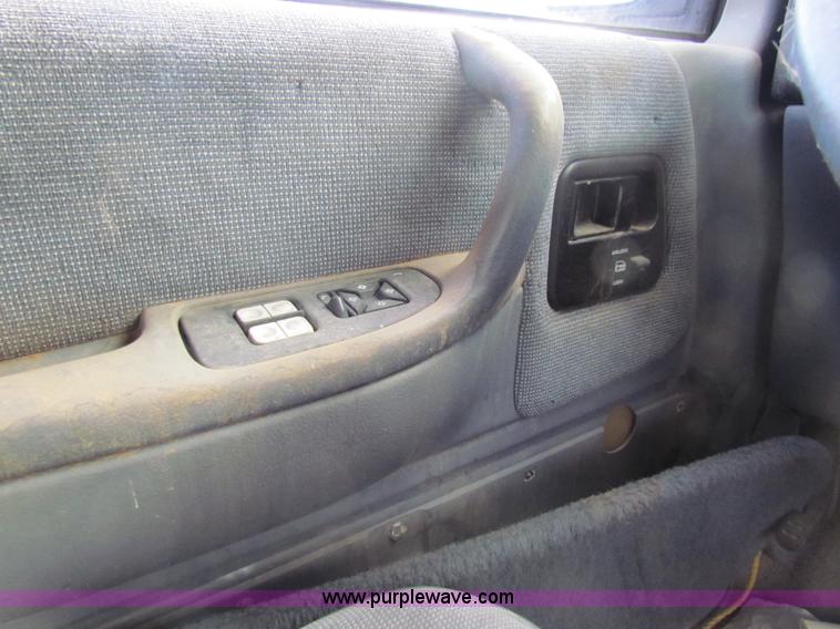 image for item G4475 1992 Plymouth Grand Voyager SE van