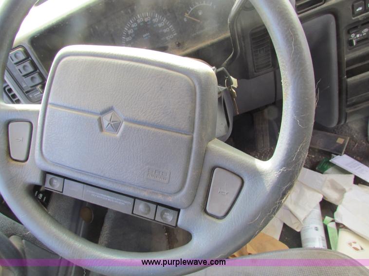 image for item G4475 1992 Plymouth Grand Voyager SE van