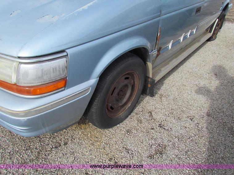 image for item G4475 1992 Plymouth Grand Voyager SE van