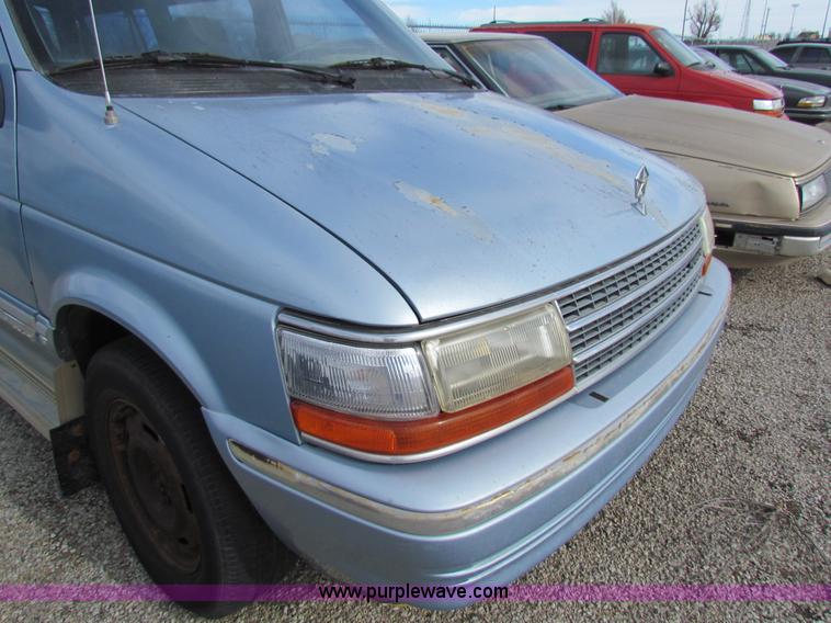 image for item G4475 1992 Plymouth Grand Voyager SE van