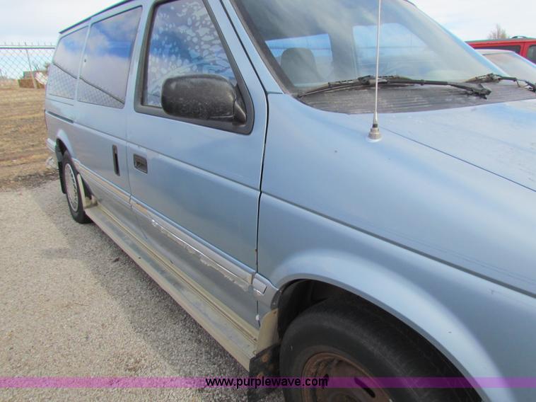 image for item G4475 1992 Plymouth Grand Voyager SE van