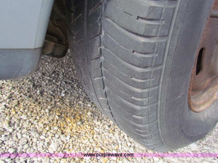 image for item G4475 1992 Plymouth Grand Voyager SE van