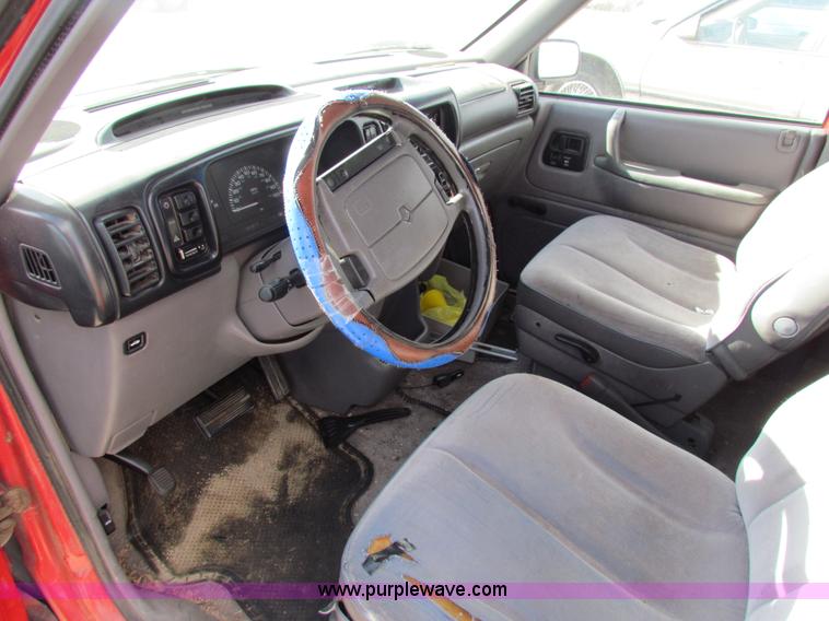 image for item G4477 1994 Dodge Caravan van