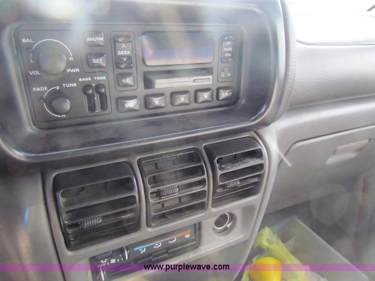 image for item G4477 1994 Dodge Caravan van