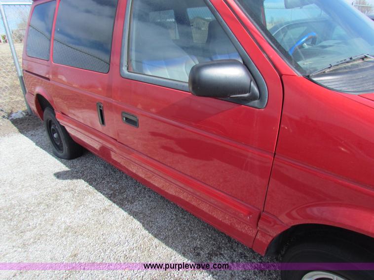 image for item G4477 1994 Dodge Caravan van