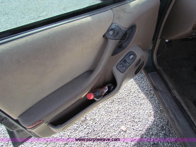 image for item G4479 1992 Pontiac Bonneville SE