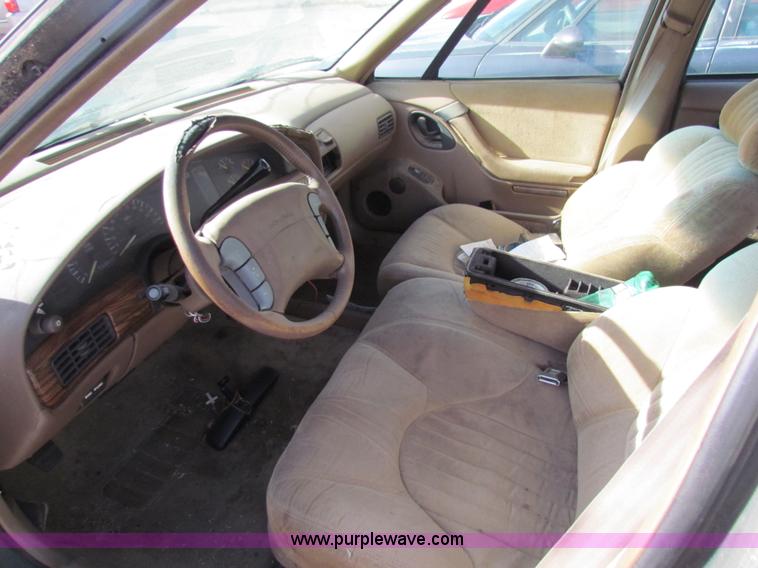 image for item G4479 1992 Pontiac Bonneville SE