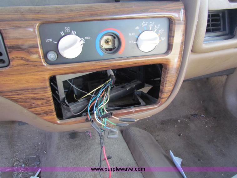 image for item G4479 1992 Pontiac Bonneville SE