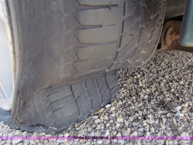 image for item G4479 1992 Pontiac Bonneville SE