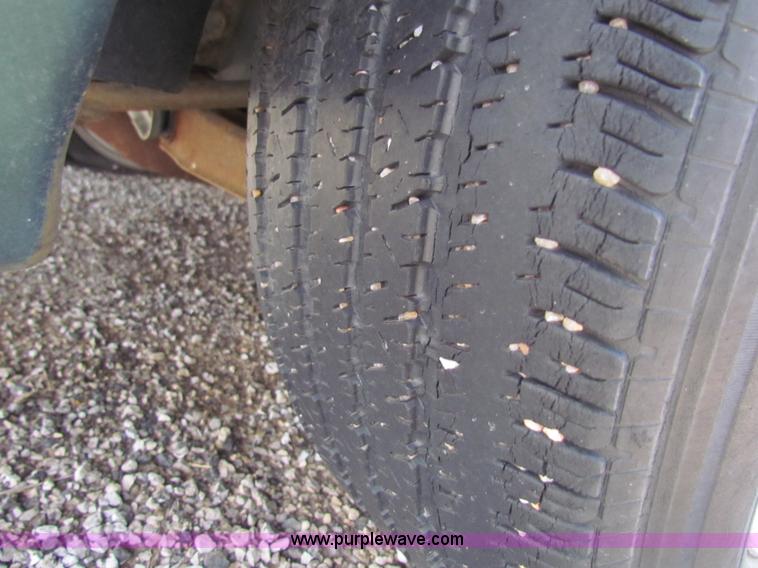 image for item G4479 1992 Pontiac Bonneville SE