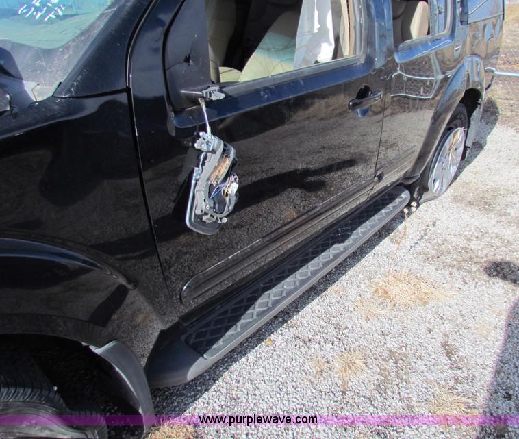 image for item G4481 2005 Nissan Pathfinder SUV