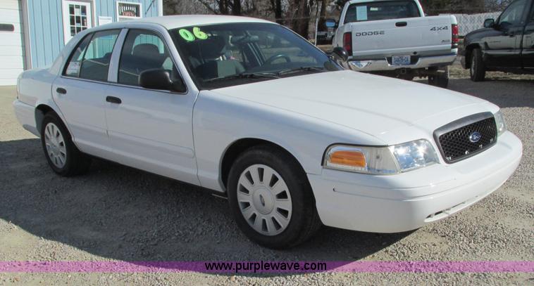 image for item G9368 2006 Ford Crown Victoria Police Interceptor