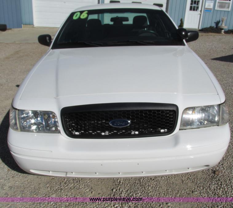 image for item G9368 2006 Ford Crown Victoria Police Interceptor