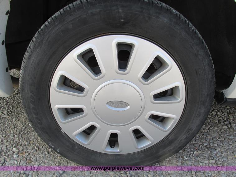 image for item G9368 2006 Ford Crown Victoria Police Interceptor