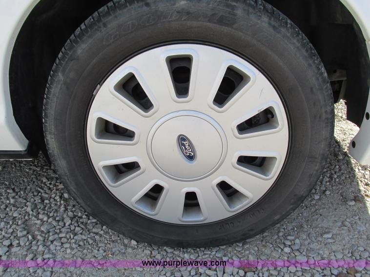 image for item G9368 2006 Ford Crown Victoria Police Interceptor