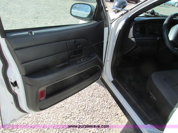 image for item G9368 2006 Ford Crown Victoria Police Interceptor