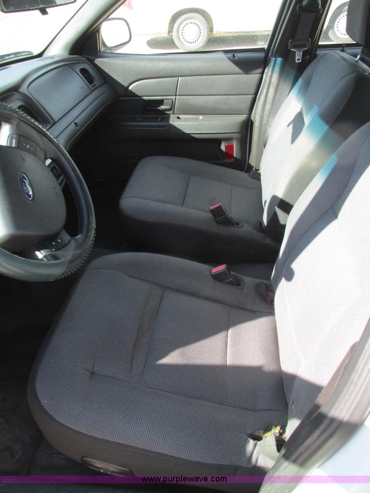 image for item G9368 2006 Ford Crown Victoria Police Interceptor