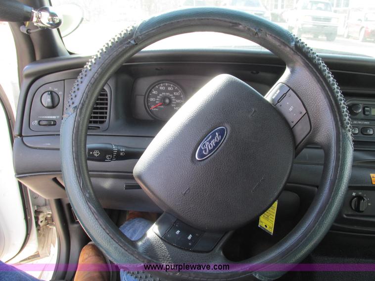 image for item G9368 2006 Ford Crown Victoria Police Interceptor
