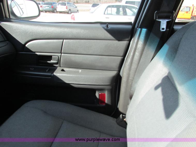 image for item G9368 2006 Ford Crown Victoria Police Interceptor