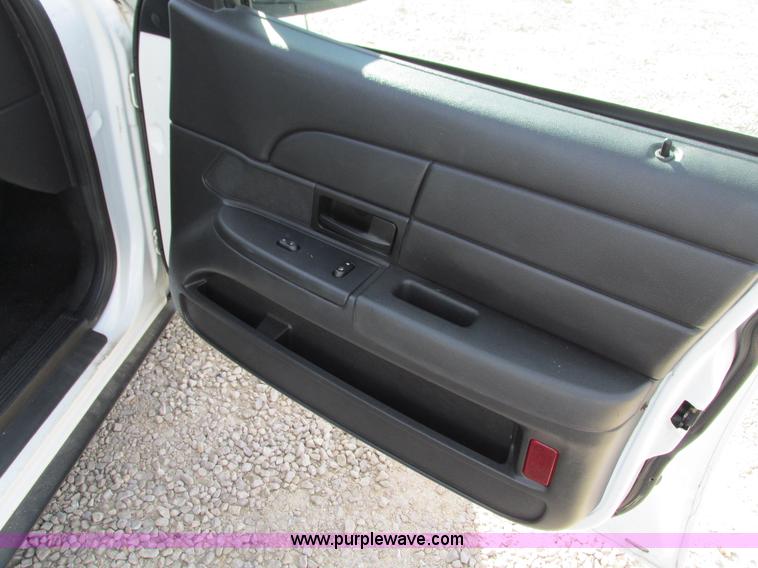 image for item G9368 2006 Ford Crown Victoria Police Interceptor