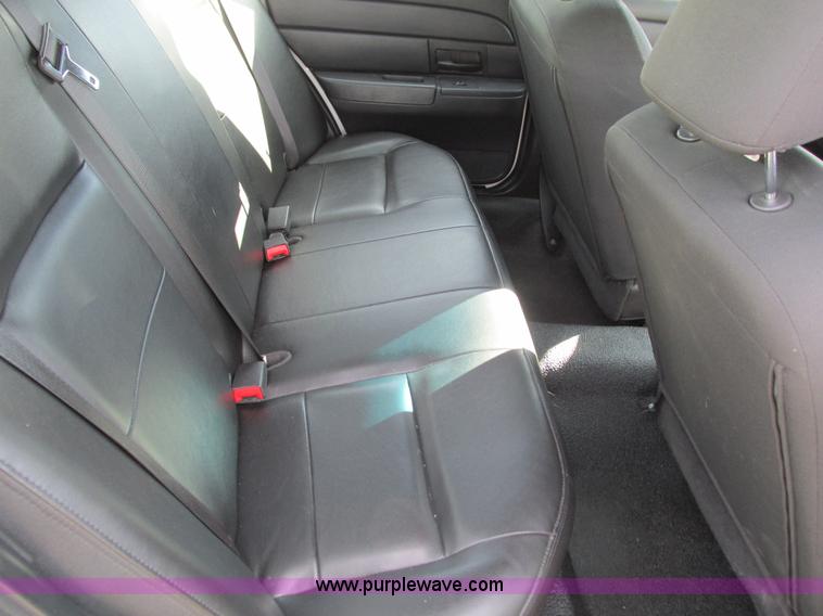 image for item G9368 2006 Ford Crown Victoria Police Interceptor