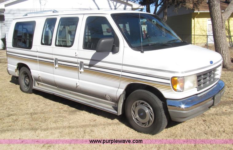 image for item G9578 1993 Ford Econoline E150 van