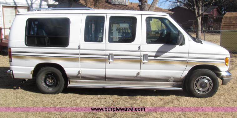 image for item G9578 1993 Ford Econoline E150 van