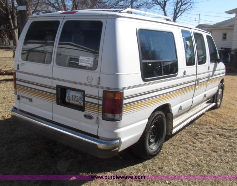 image for item G9578 1993 Ford Econoline E150 van