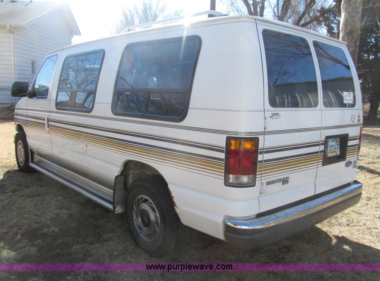 image for item G9578 1993 Ford Econoline E150 van