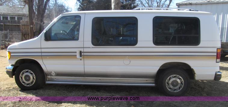 image for item G9578 1993 Ford Econoline E150 van