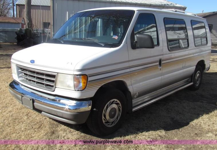 image for item G9578 1993 Ford Econoline E150 van