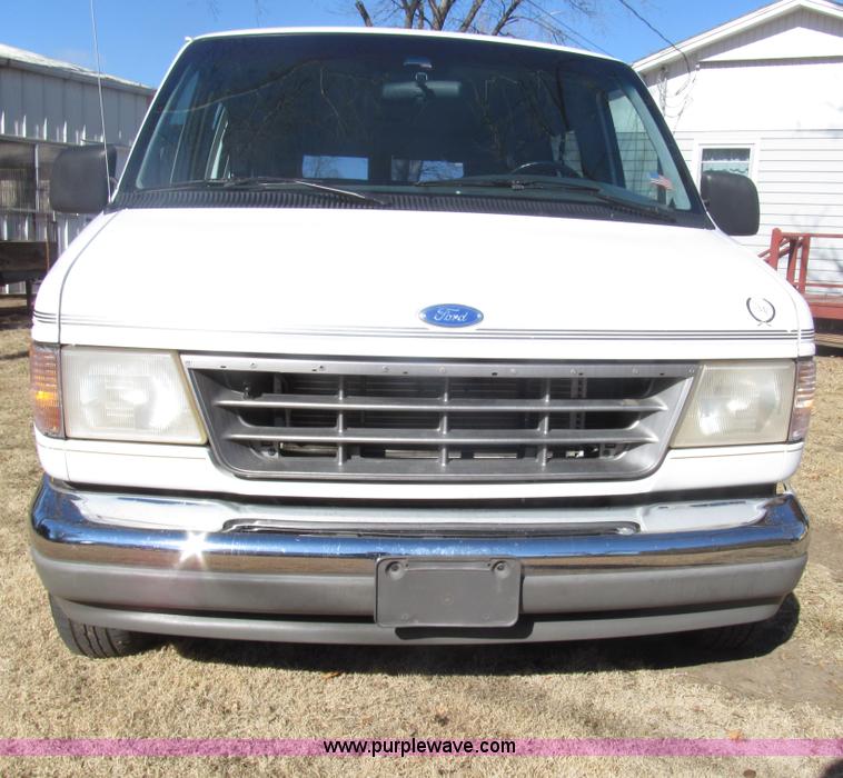 image for item G9578 1993 Ford Econoline E150 van
