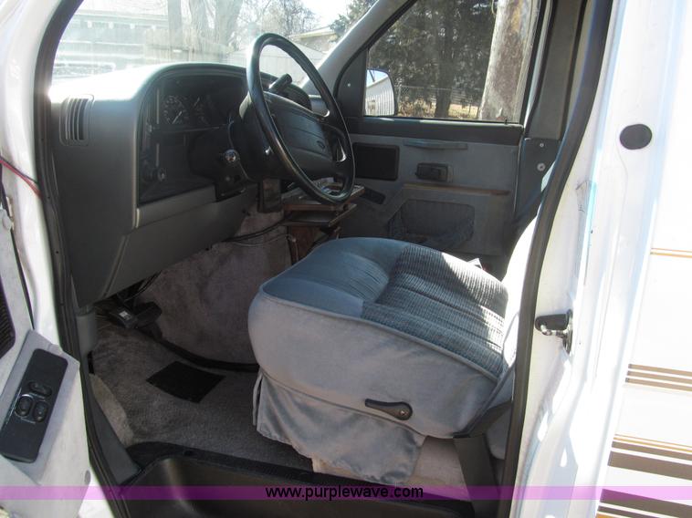 image for item G9578 1993 Ford Econoline E150 van