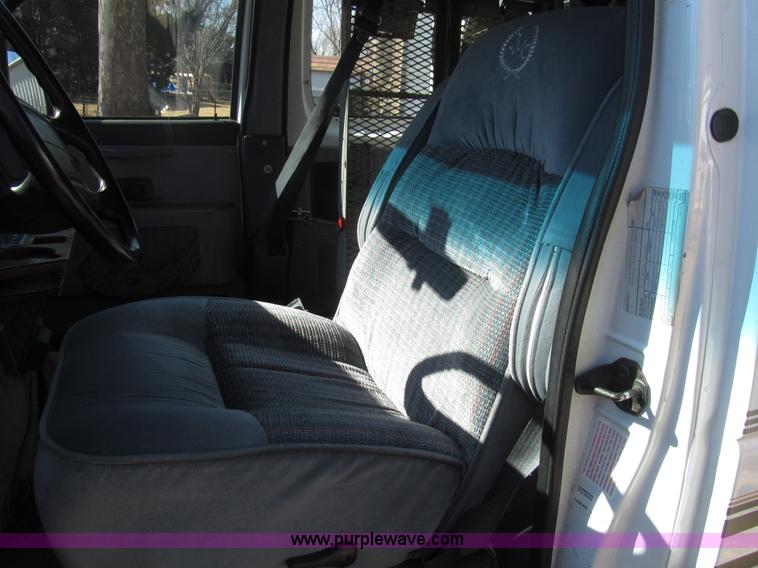 image for item G9578 1993 Ford Econoline E150 van