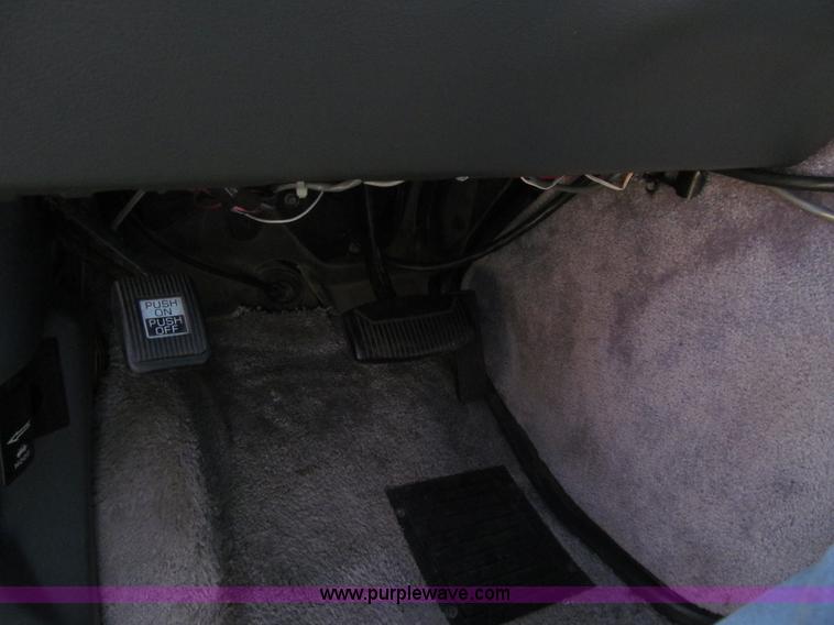 image for item G9578 1993 Ford Econoline E150 van